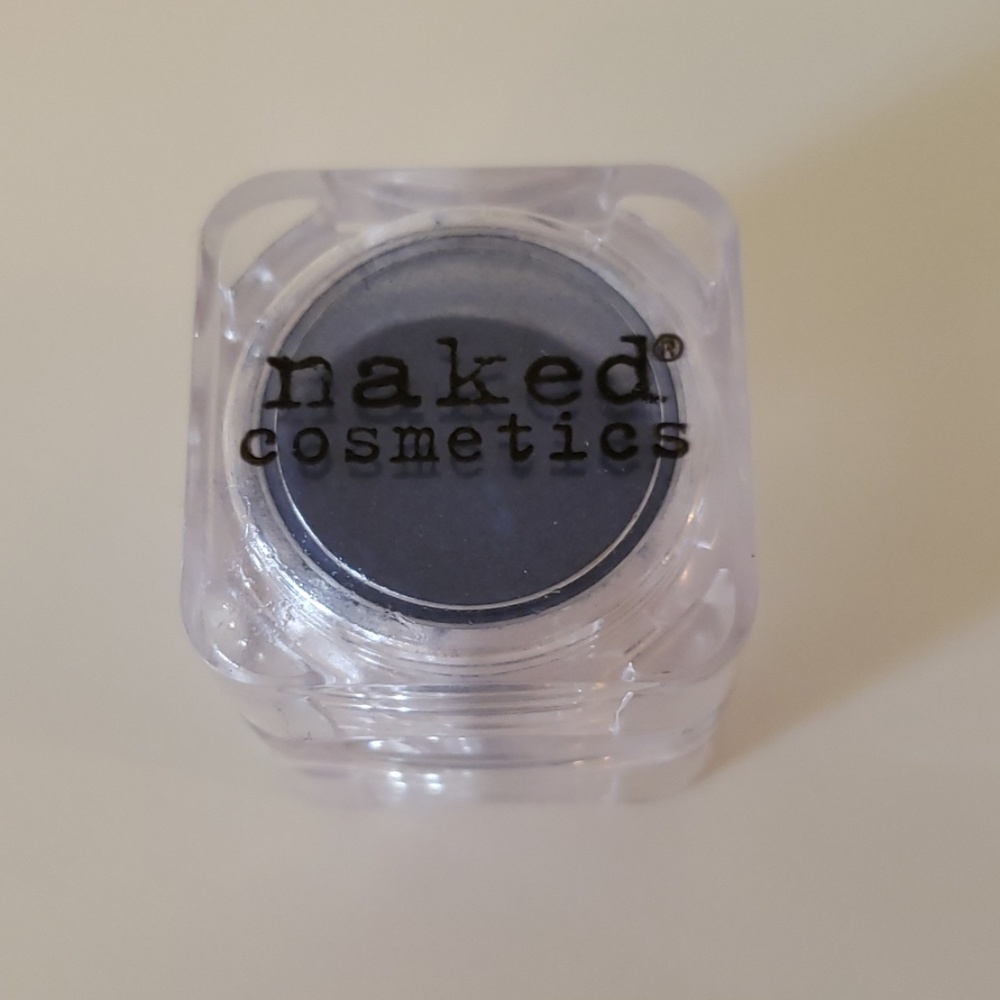 Loose powder eyeshadow